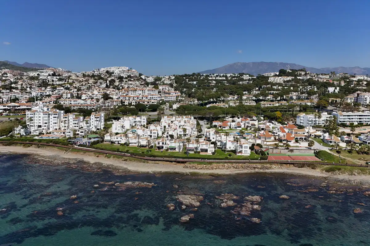 Vista exterior de Casa adosada en venda en Mijas amb Aire condicionat, Calefacció i Terrassa