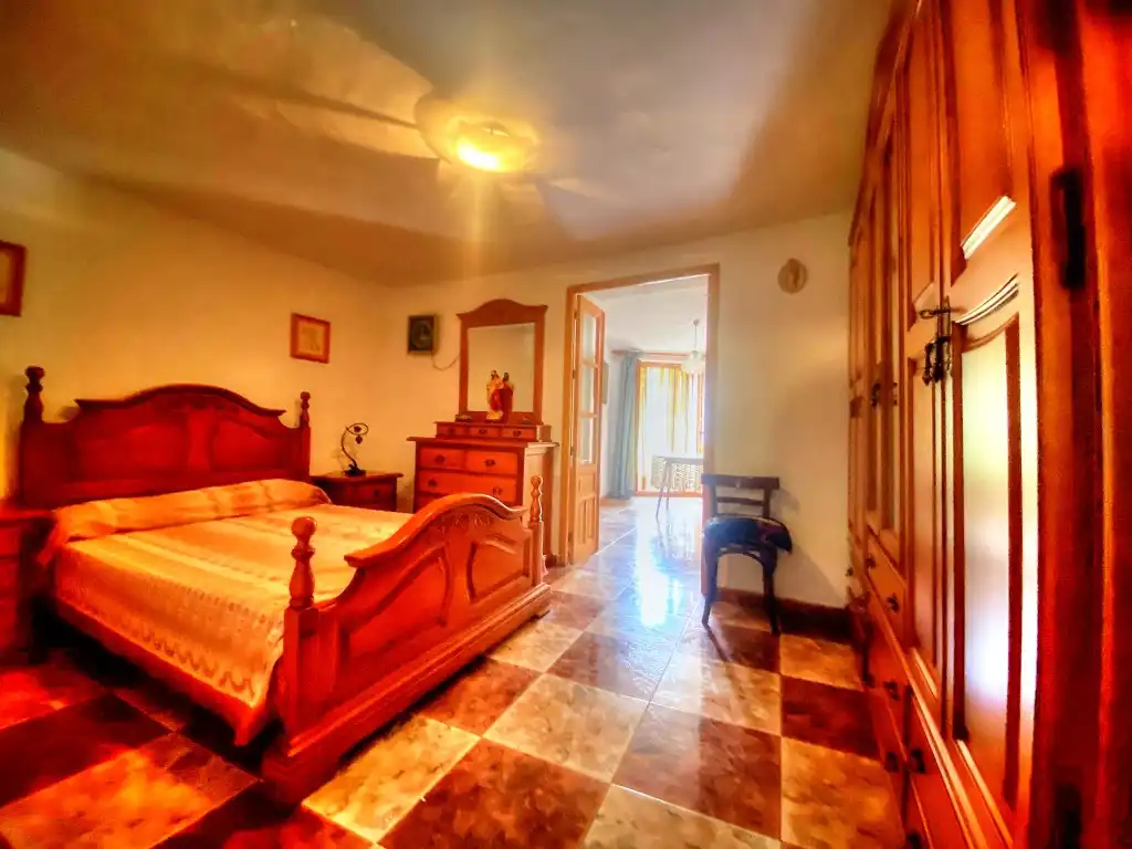 Habitación de Finca rústica en venta en Salares con Terraza, Trastero y Amueblado