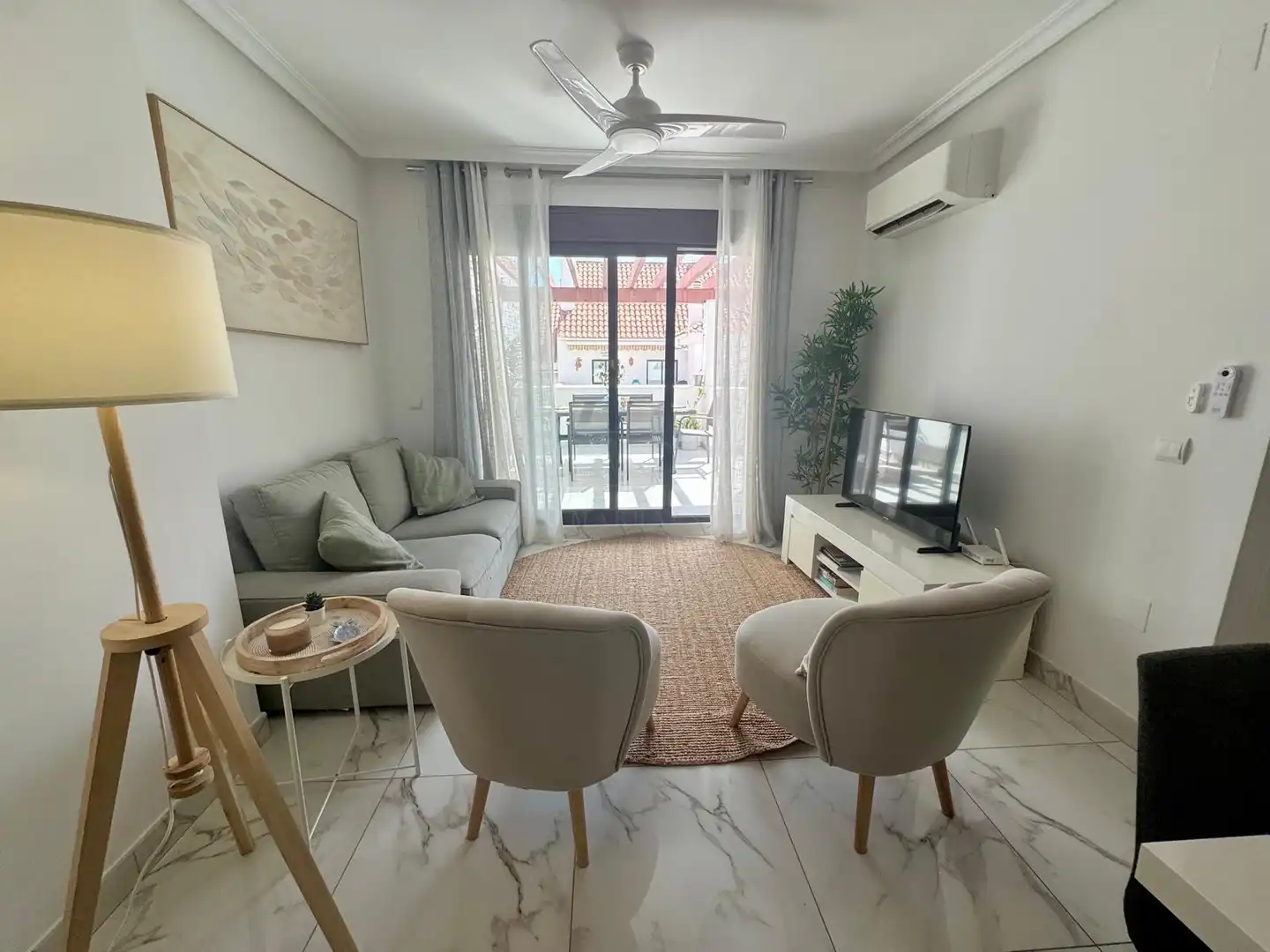 Sala de estar de Apartamento en venta en Marbella con Aire acondicionado, Terraza y Piscina