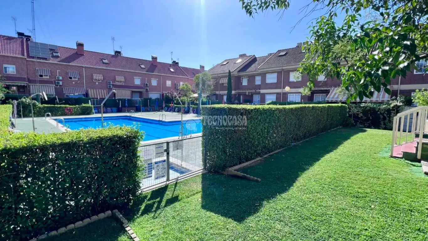 Jardí de Casa adosada en venda en Alcalá de Henares