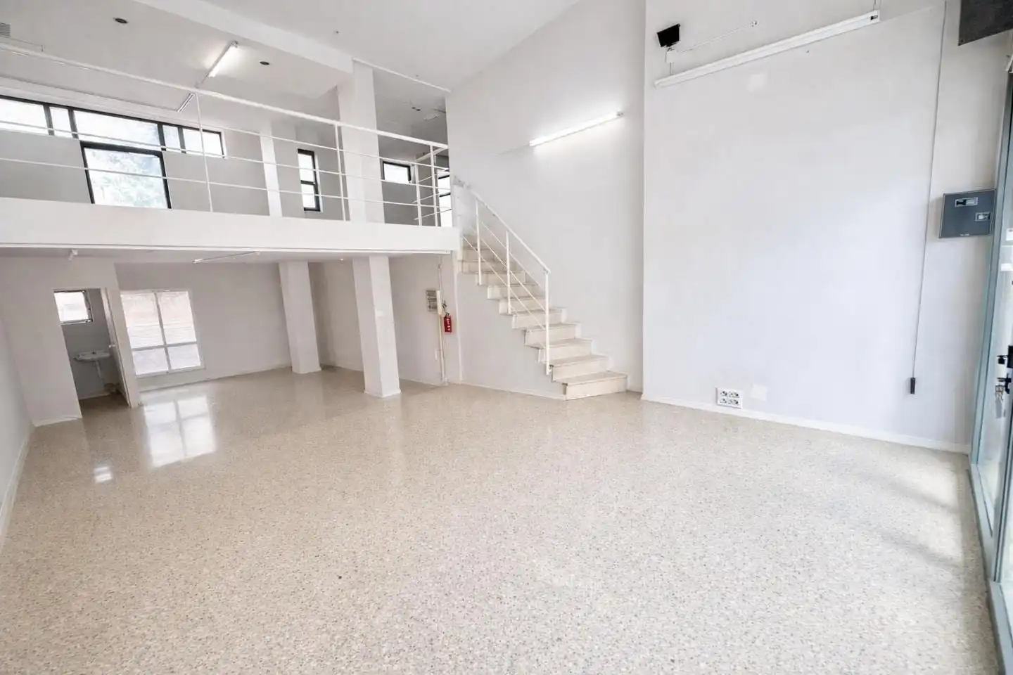 Gewerbefläche zur Miete in Carrer De Mestral, imagen 2