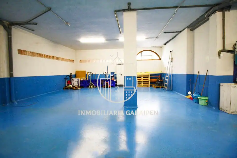 Garage zum Verkauf in Aia