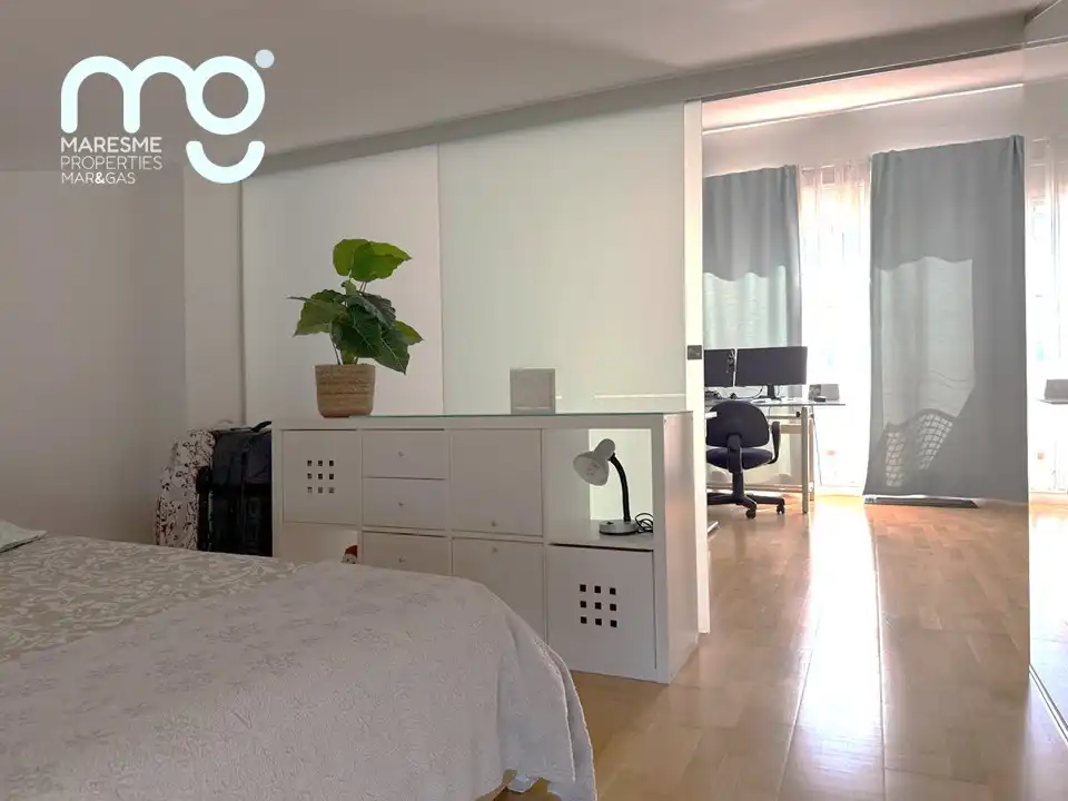 Habitación de Casa adosada en venta en Premià de Mar con Aire acondicionado, Calefacción y Jardín privado