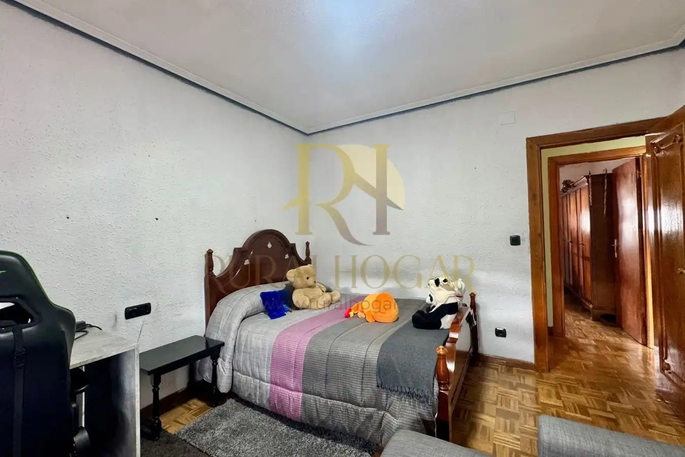 Bedroom of Commercial properties for sale in Villamanín  with Heating, Terrace and Furnished