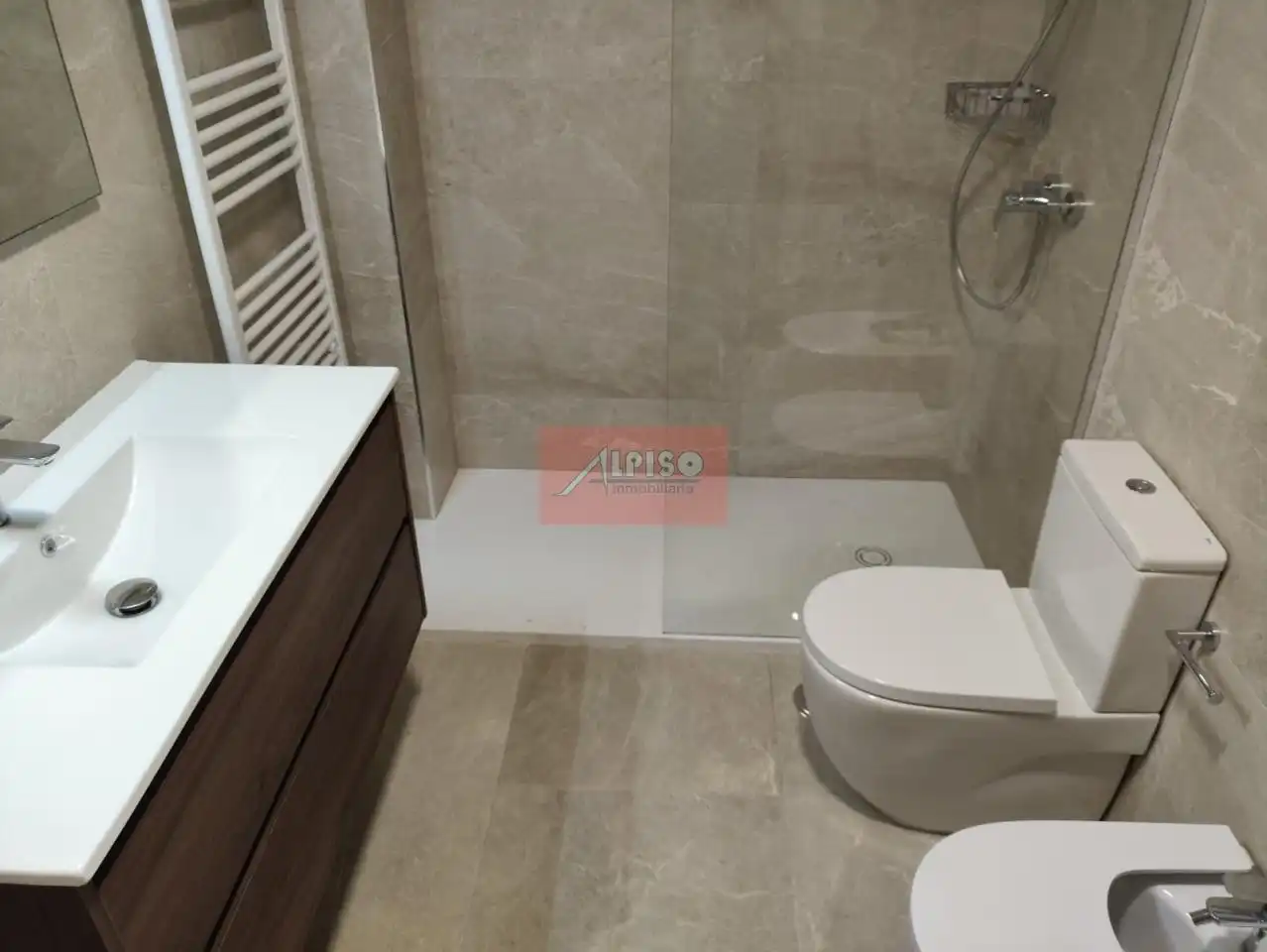 Bany de Apartament de lloguer en Ourense Capital  amb Calefacció i Balcó