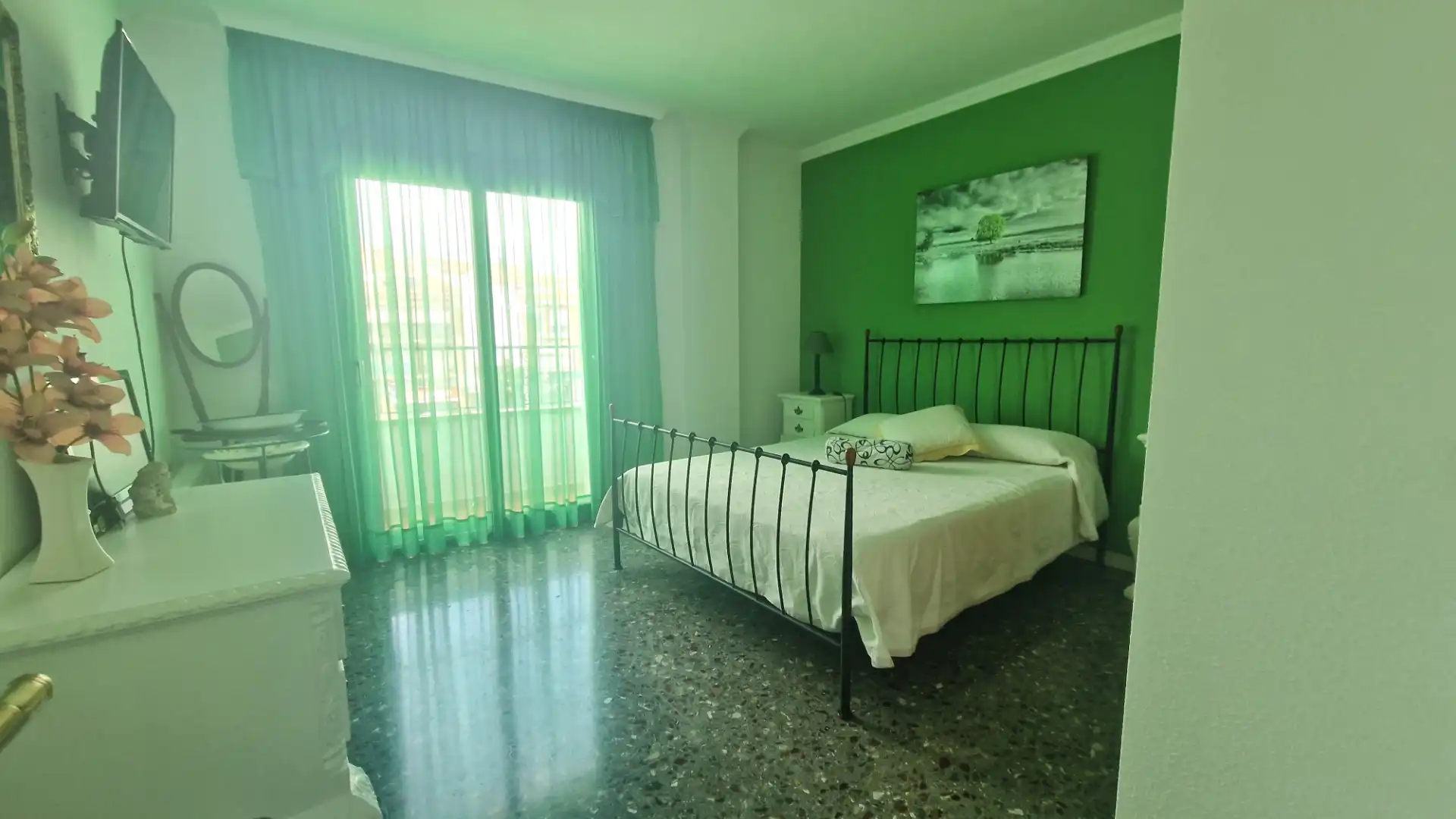 Habitación de Casa adosada en venta en Pineda de Mar con Aire acondicionado, Calefacción y Jardín privado