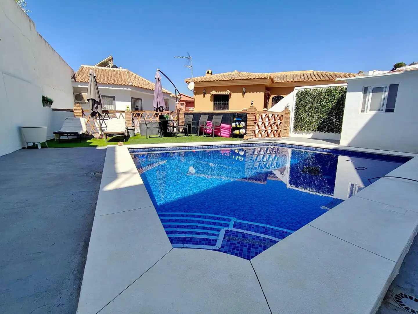 Piscina de Casa adosada en venda en Málaga