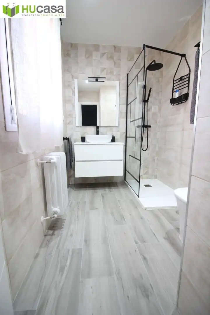 Baño de Piso de alquiler en Toledo con Aire acondicionado, Calefacción y Terraza