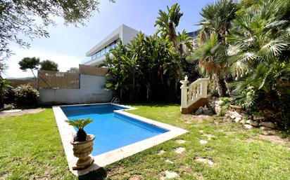 Jardí de Casa o xalet en venda en Castelldefels amb Aire condicionat, Terrassa i Piscina