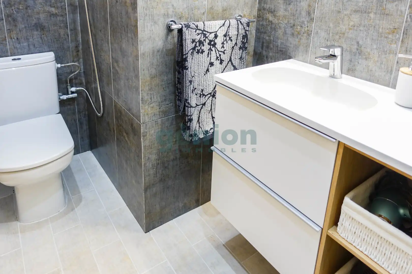 Baño de Piso en venta en Girona con Aire acondicionado, Calefacción y Balcón