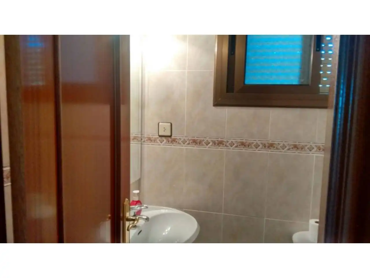 Baño de Local en venta en El Grado con Aire acondicionado