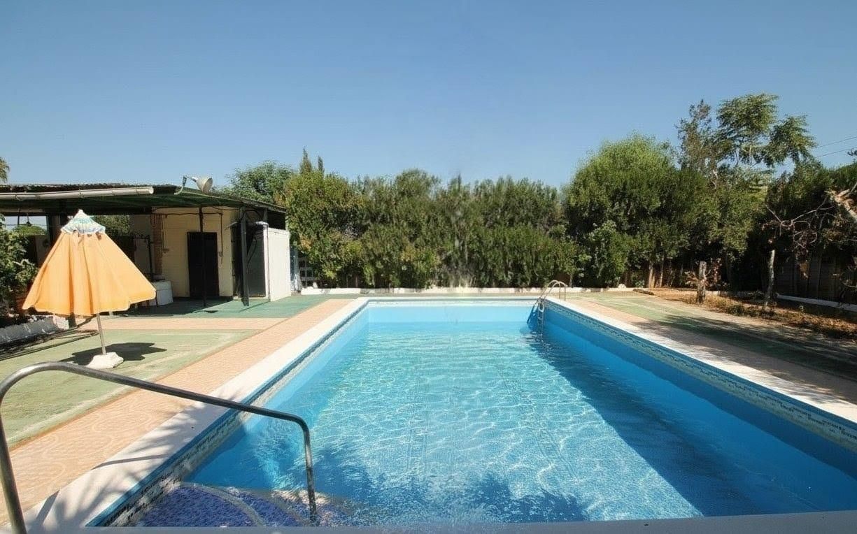 Swimming pool of House or chalet for sale in Alcalá de Guadaira  with Air Conditioner, Heating and Private garden