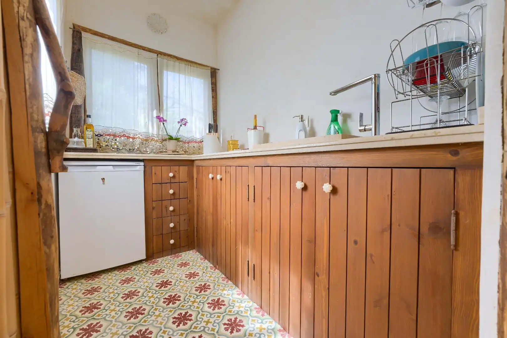 Cuina de Casa o xalet en venda en Sanlúcar la Mayor amb Aire condicionat, Jardí privat i Terrassa