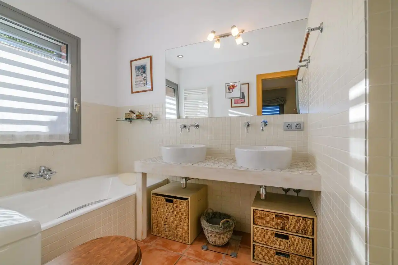 Baño de Casa o chalet en venta en Vallirana con Aire acondicionado y Balcón