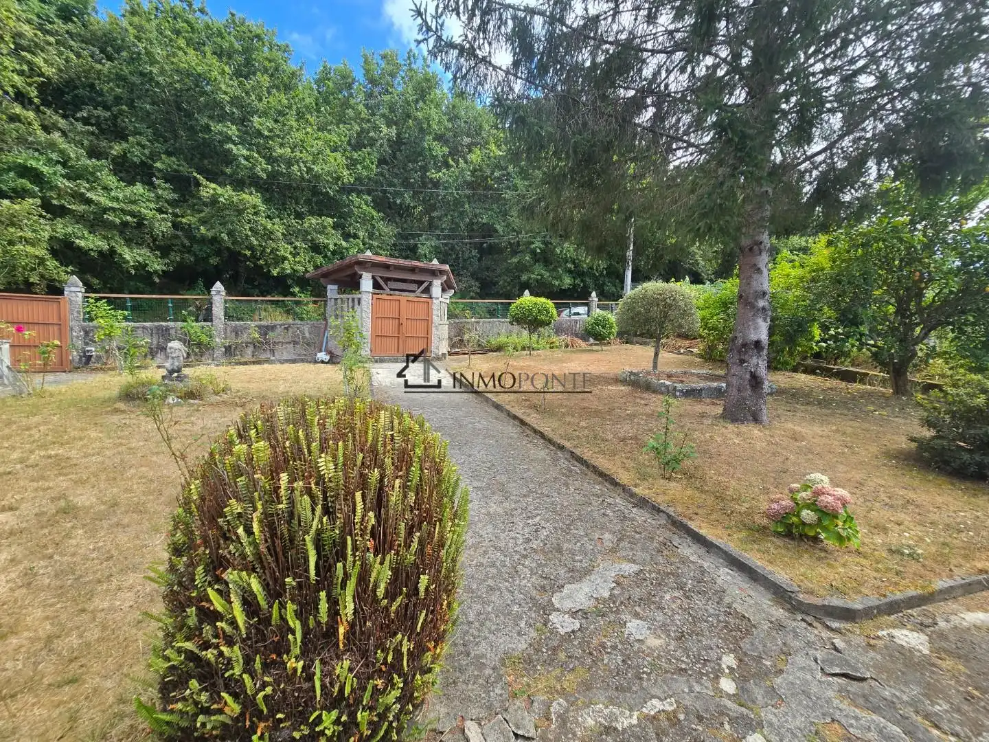 Casa o xalet en venda en Pontevedra Capital  amb Jardí privat