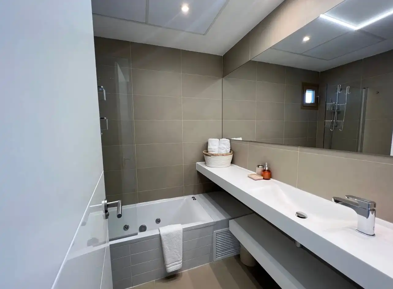 Bathroom of Flat for rent in Benidorm  with Furnished, TV and Balcony