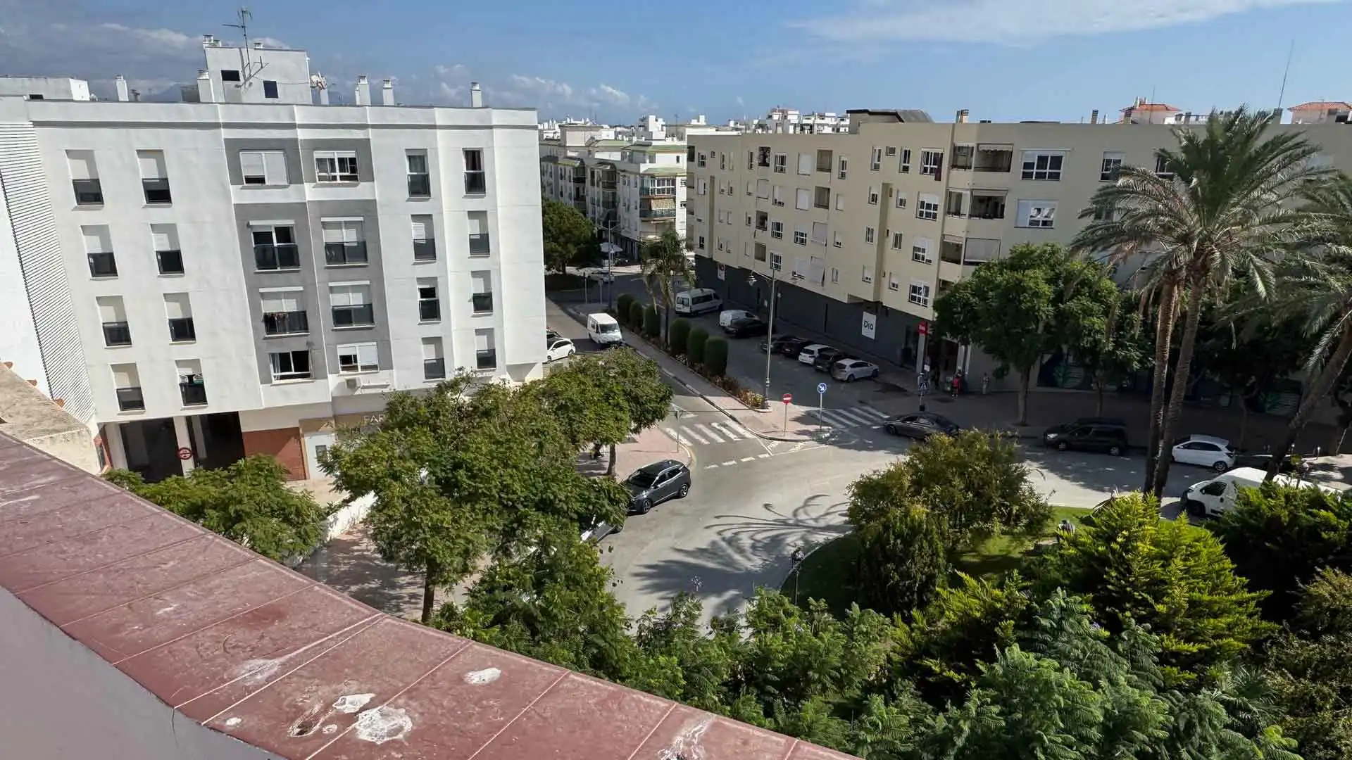 Vista exterior de Àtic en venda en Estepona amb Aire condicionat, Terrassa i Piscina