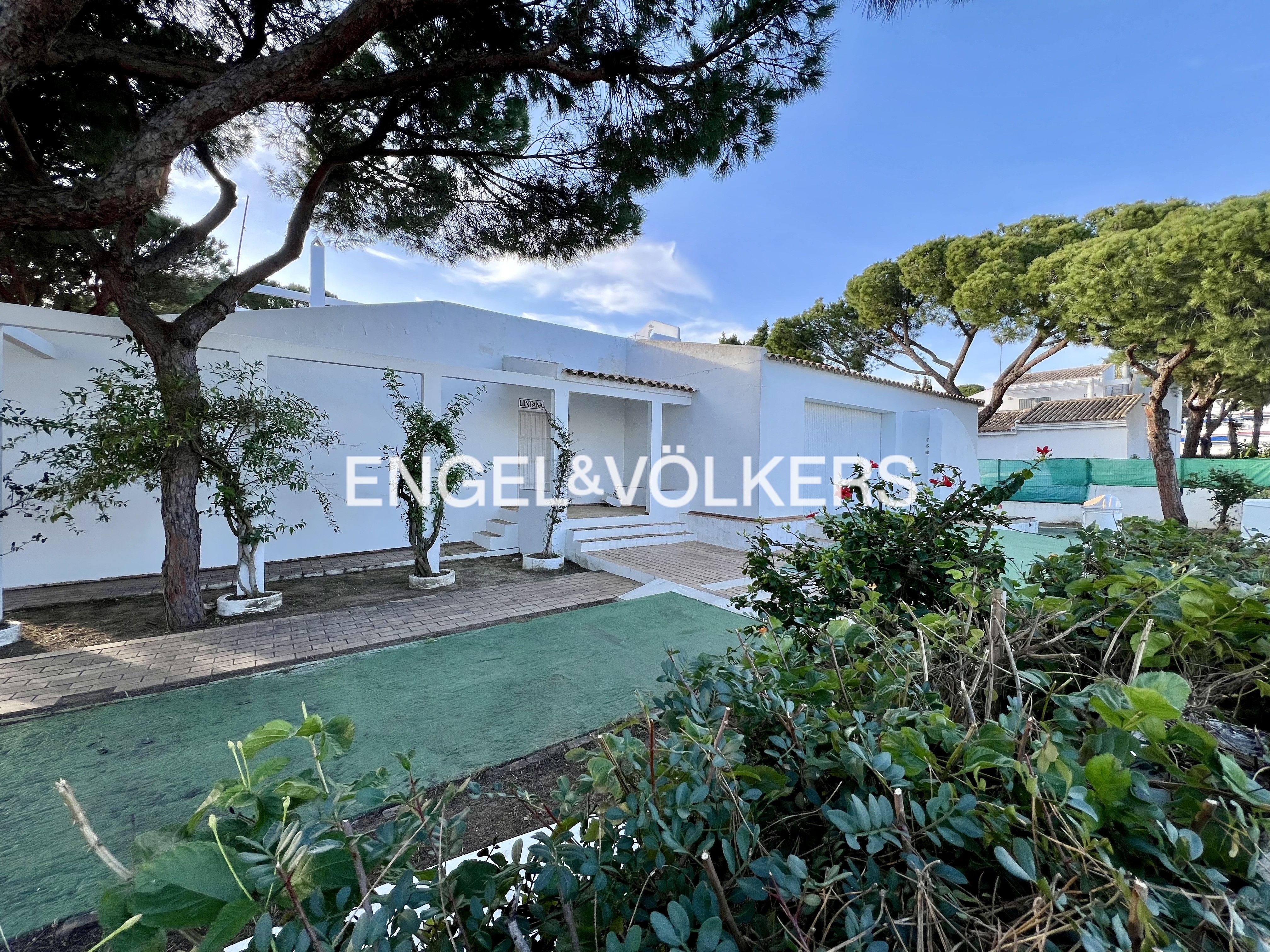 Vista exterior de Casa o xalet en venda en El Rompido amb Calefacció, Jardí privat i Terrassa