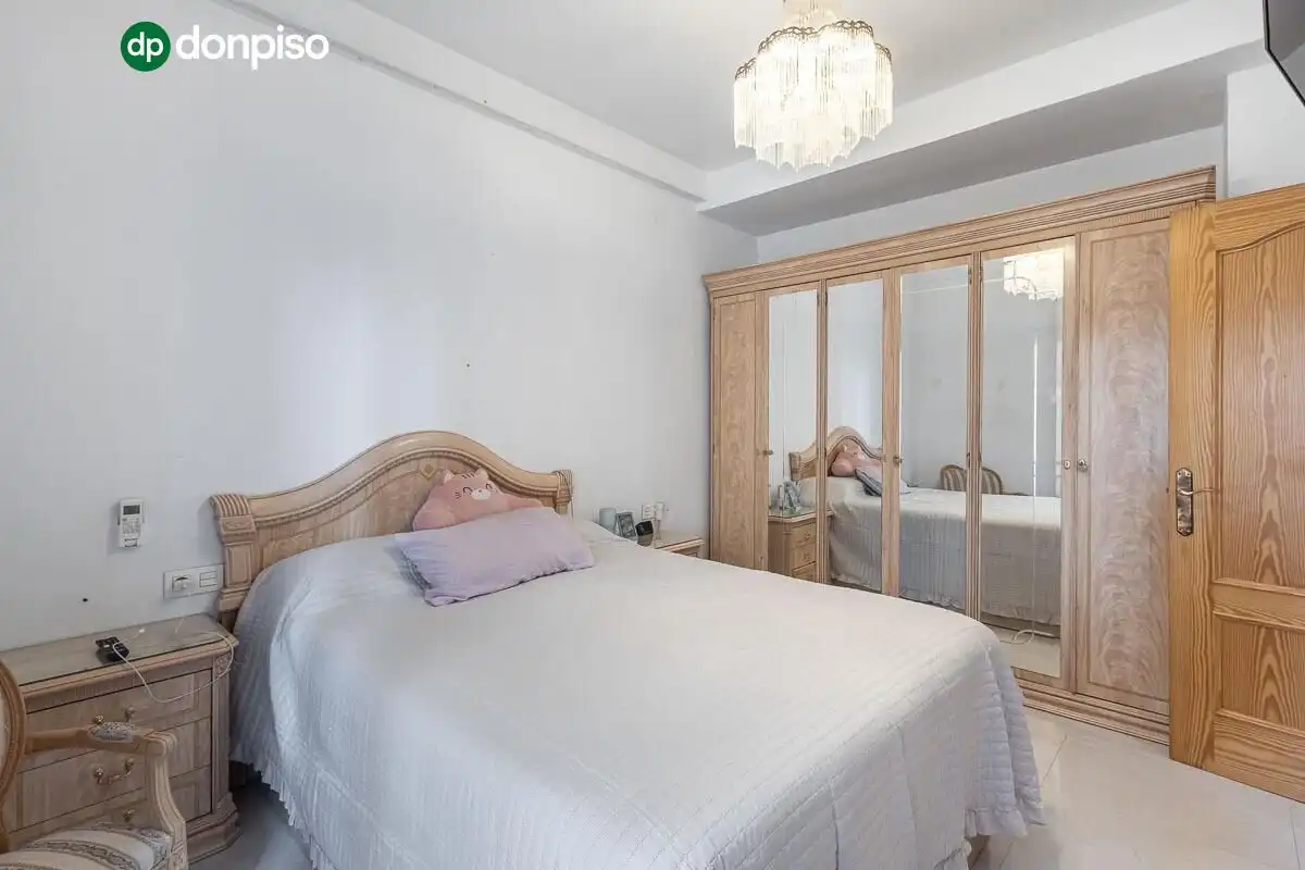 Bedroom of Flat for sale in Granada  with Air Conditioner and Terrace