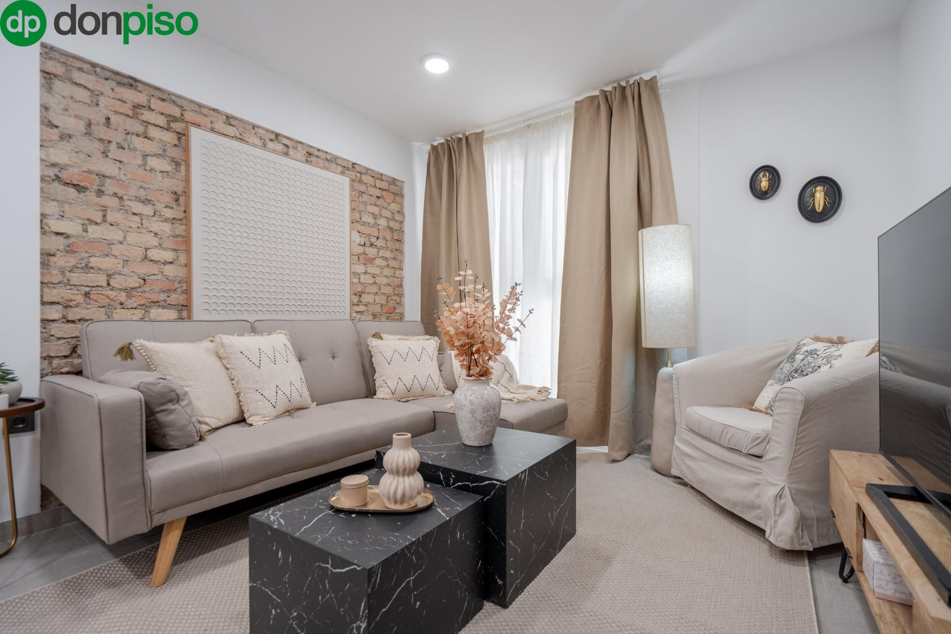 Sala d'estar de Pis en venda en  Granada Capital amb Aire condicionat, Parquet i Moblat