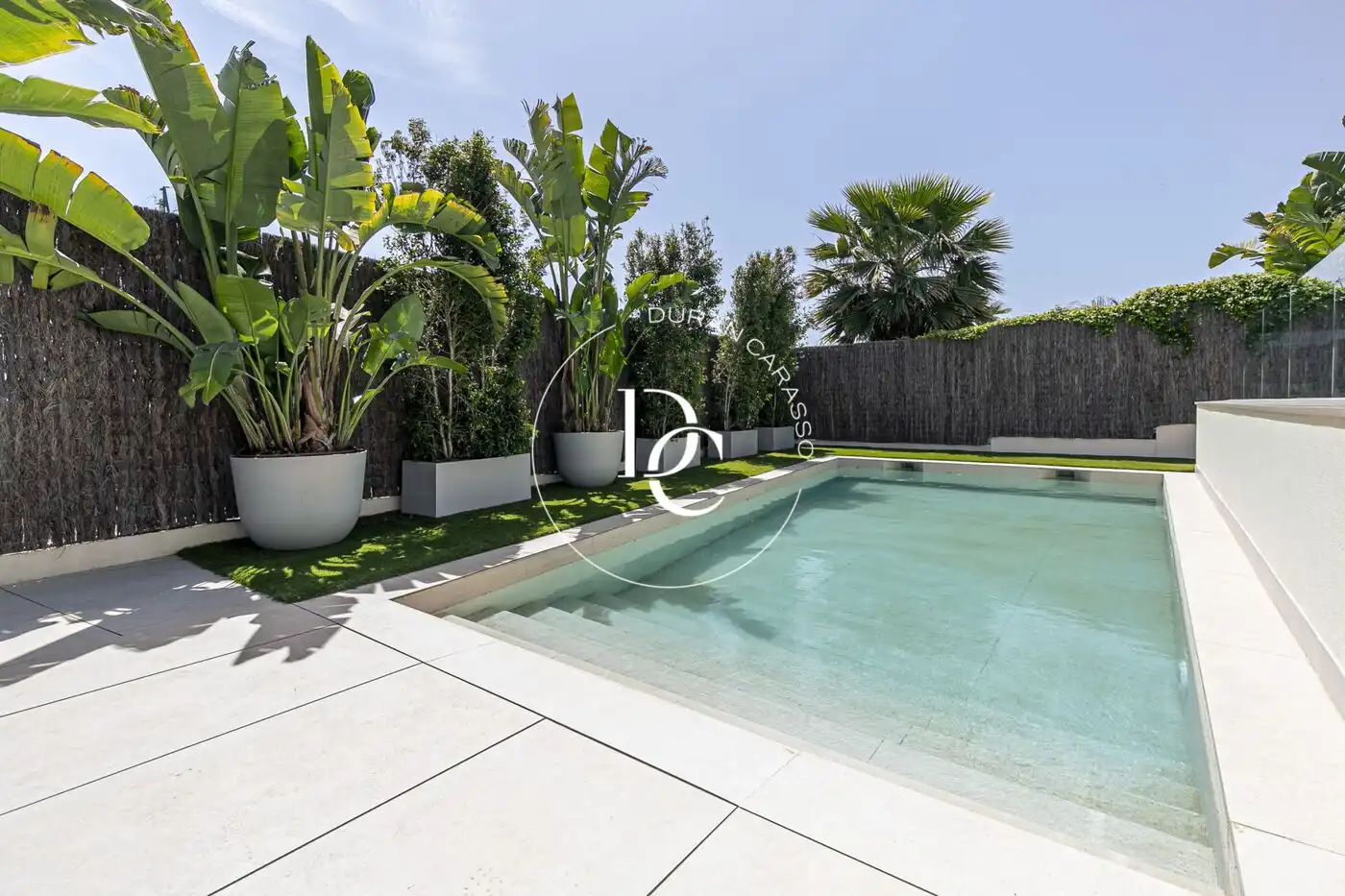 Casa con piscina en venta en Carrer Margarida Xirgu, imagen 4