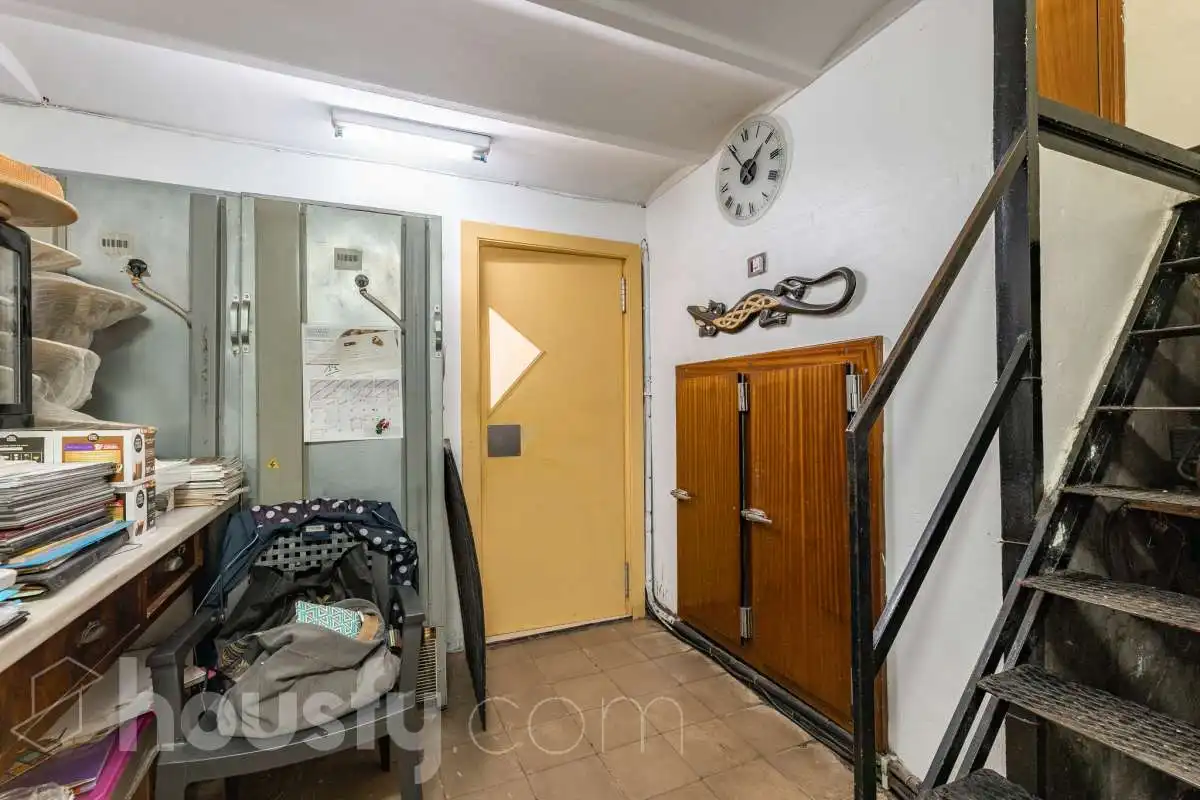 Commercial properties for sale in Barcelona  with Air Conditioner and Furnished