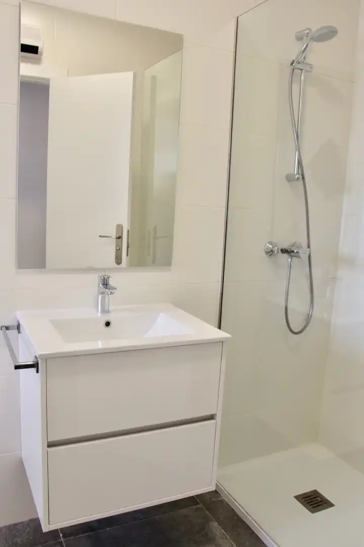 Badezimmer von Wohnungen zur Miete in Alfara del Patriarca mit Klimaanlage, Heizung und Möbliert