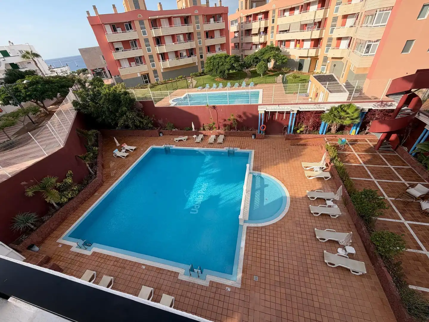 Pis amb piscina en venda a Avenida Antonio Dominguez 15