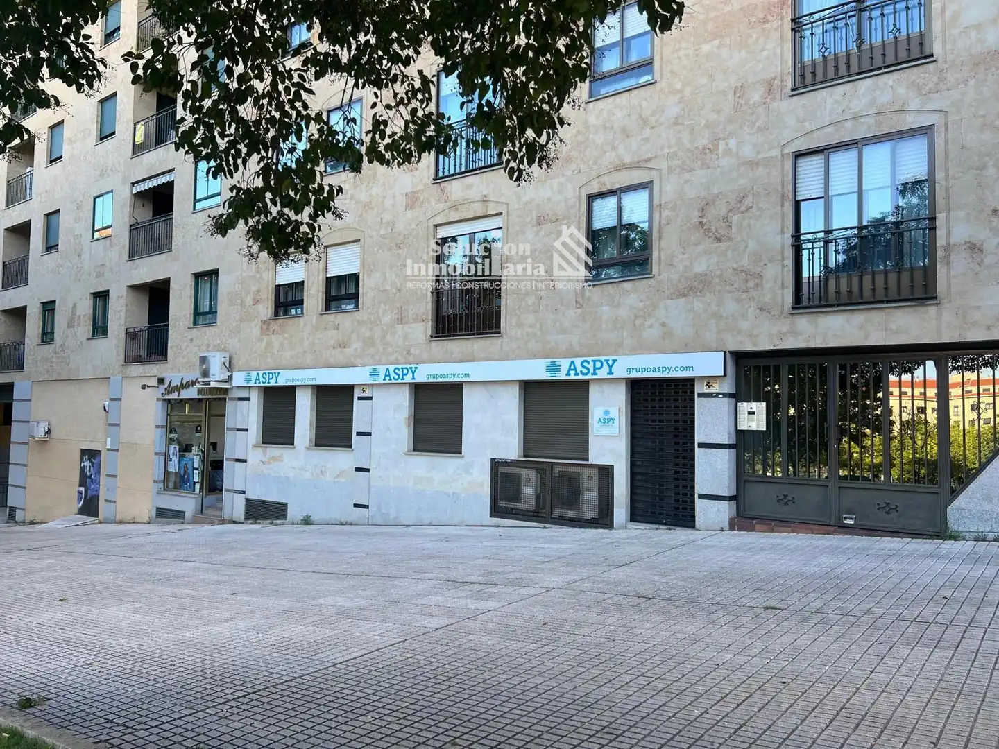 Außenansicht von Geschaftsraum zur Miete in Salamanca mit Klimaanlage