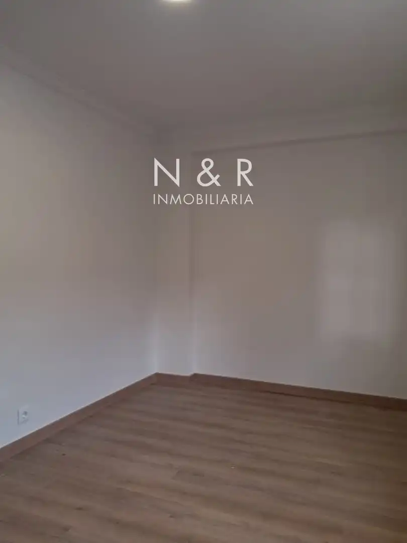 Bedroom of Flat for rent in Santiago de Compostela 