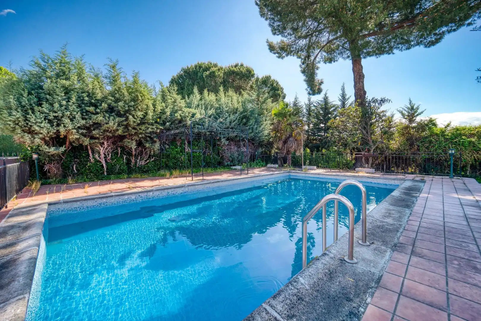 Piscina de Casa o xalet en venda en Villanueva de la Cañada amb Calefacció, Jardí privat i Terrassa