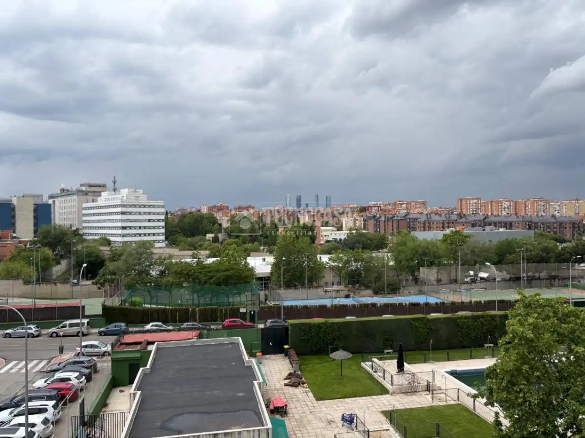 Vista exterior de Piso en venta en Madrid