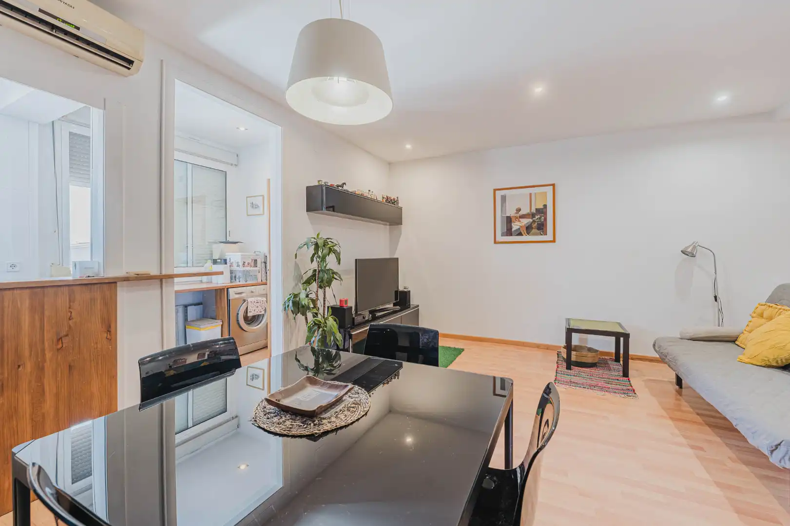 Wohnzimmer von Wohnung zum Verkauf in Barcelona mit Klimaanlage, Heizung und Ofen