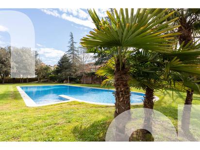 Piscina de Casa adosada en venda en Vilanova del Vallès amb Aire condicionat, Calefacció i Terrassa