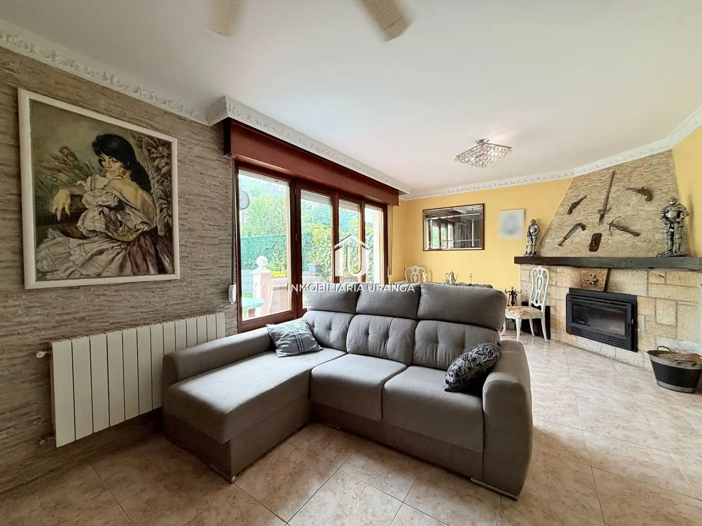 Sala d'estar de Casa o xalet en venda en Meruelo amb Calefacció, Jardí privat i Terrassa