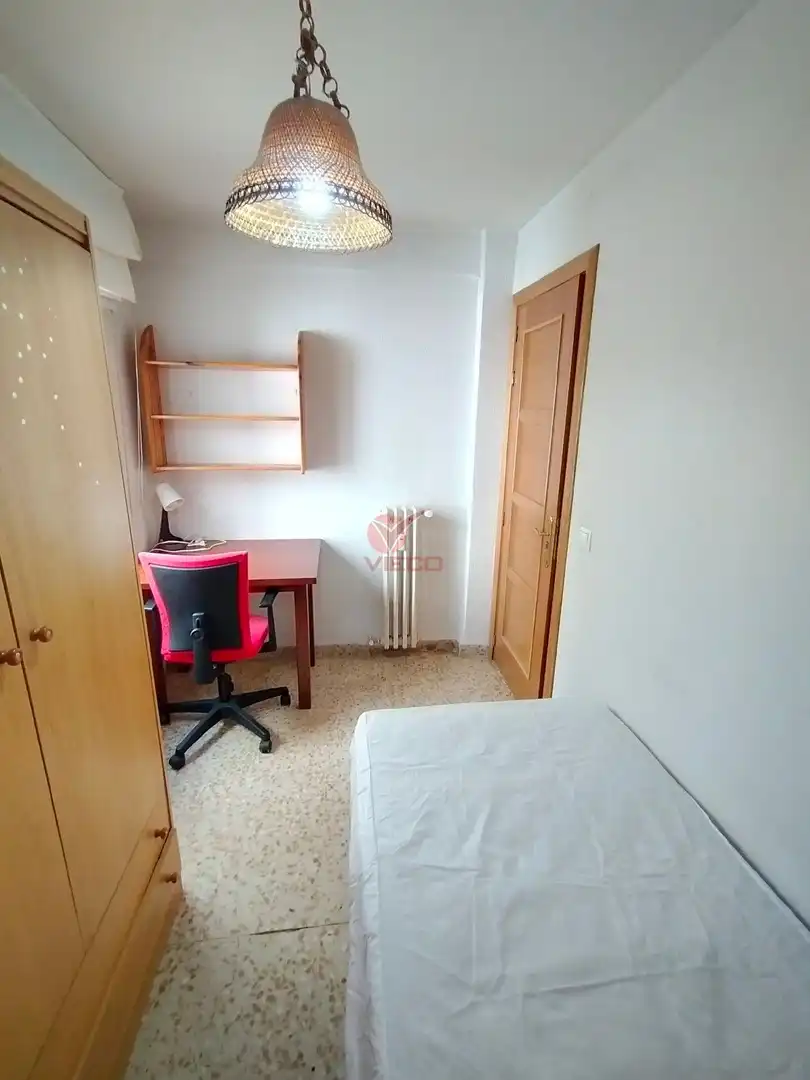 Habitación de Piso de alquiler en Cuenca con Calefacción, Terraza y Amueblado