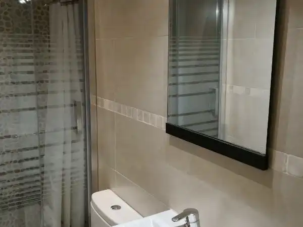 Badezimmer von Wohnung zur Miete in Barcelona mit Klimaanlage, Terrasse und Möbliert