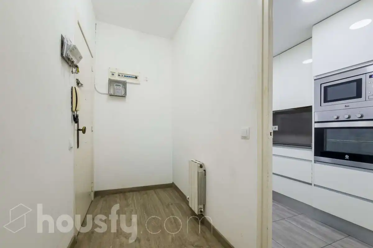 Flat for sale in Barcelona  with Heating, Terrace and Furnished