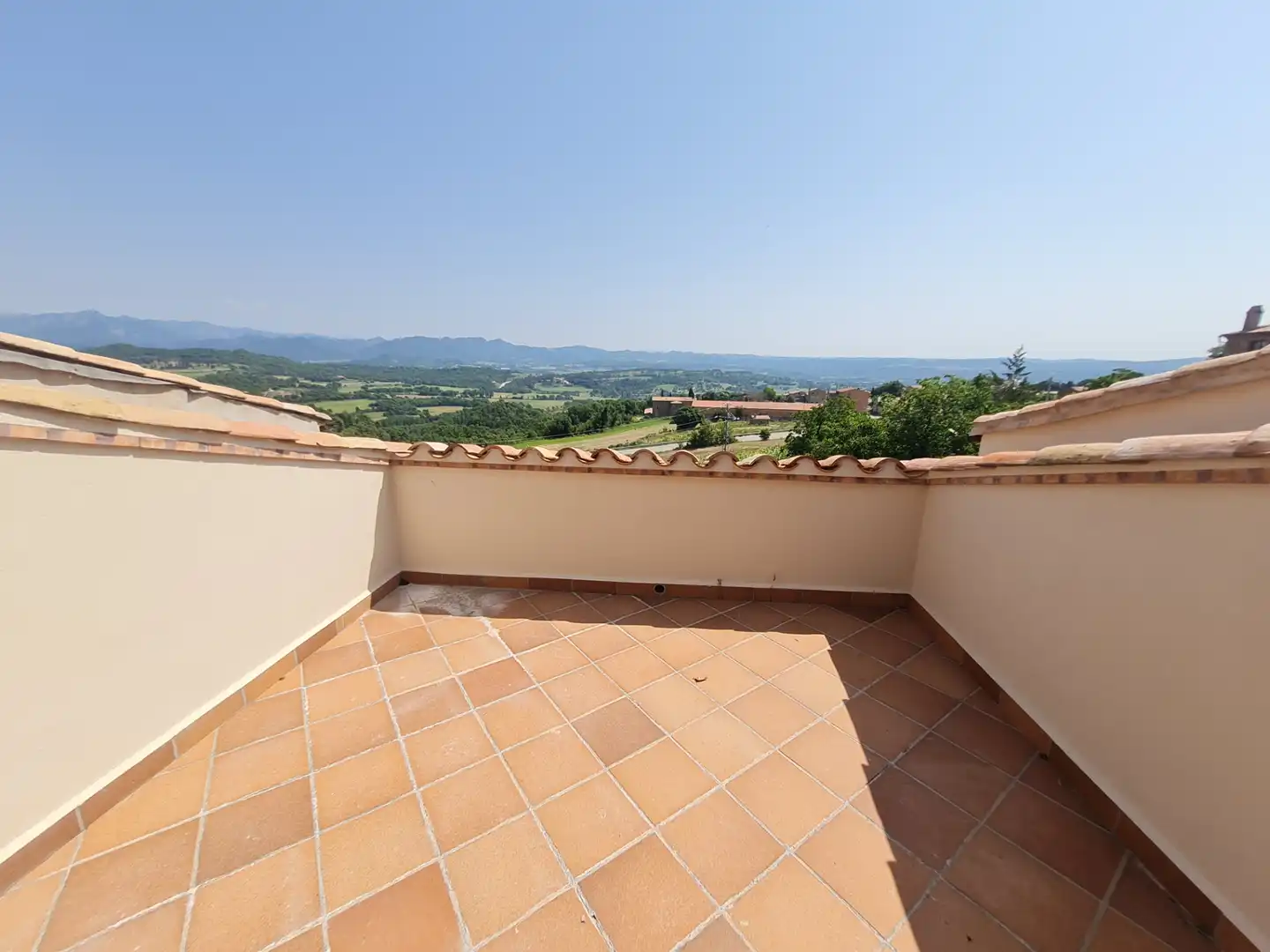 Terrasse von Einfamilien-Reihenhaus zum Verkauf in Casserres mit Klimaanlage, Heizung und Privatgarten