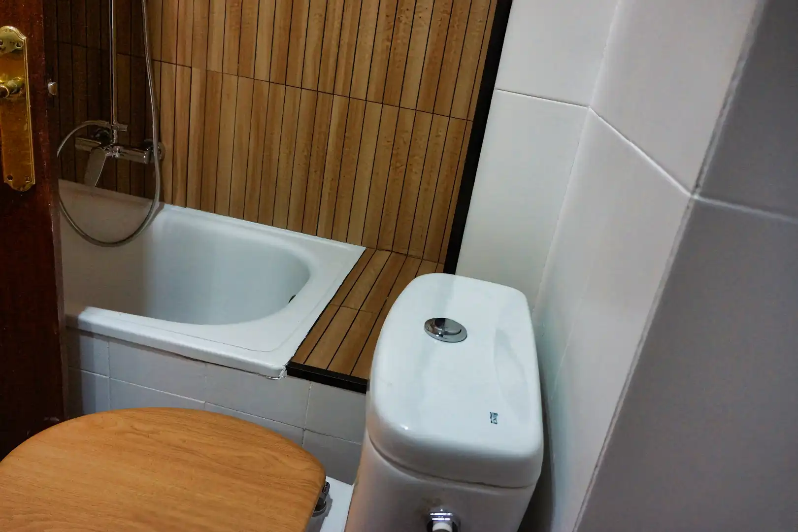 Bathroom of Flat for sale in Corvera de Asturias  with Parquet flooring, Storage room and Furnished