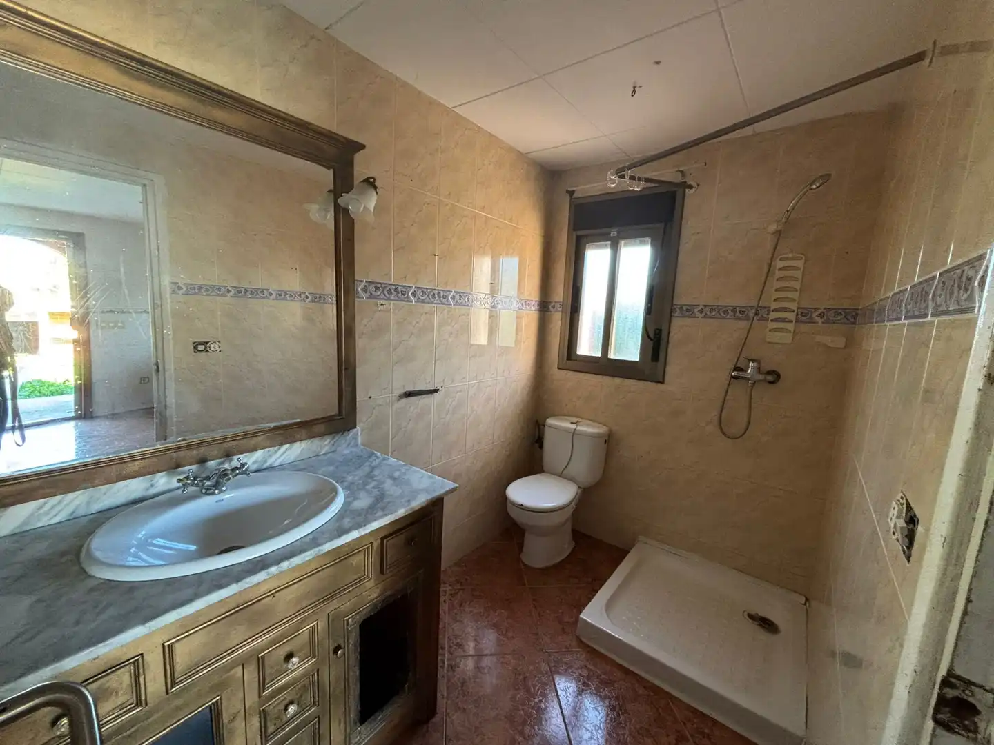 Bany de Casa o xalet en venda en El Catllar  amb Jardí privat, Piscina i Alarma