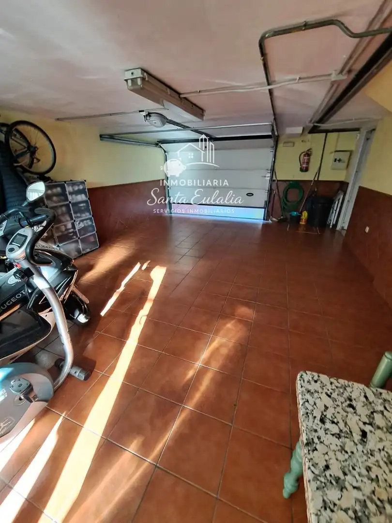 Aparcament de Casa adosada en venda en Mérida amb Aire condicionat, Calefacció i Traster