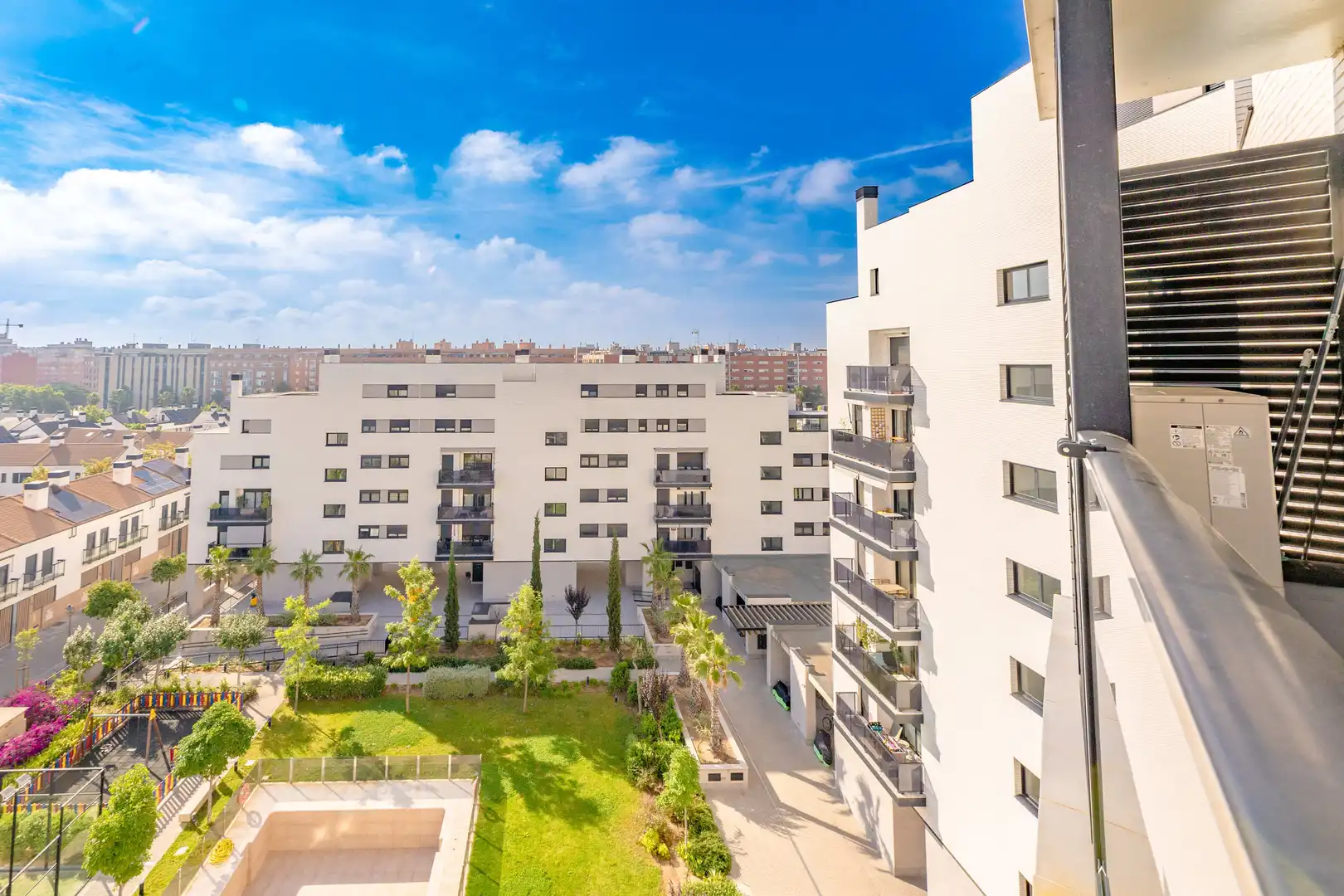 Vista exterior de Piso en venta en Valencia con Trastero, Piscina y Balcón