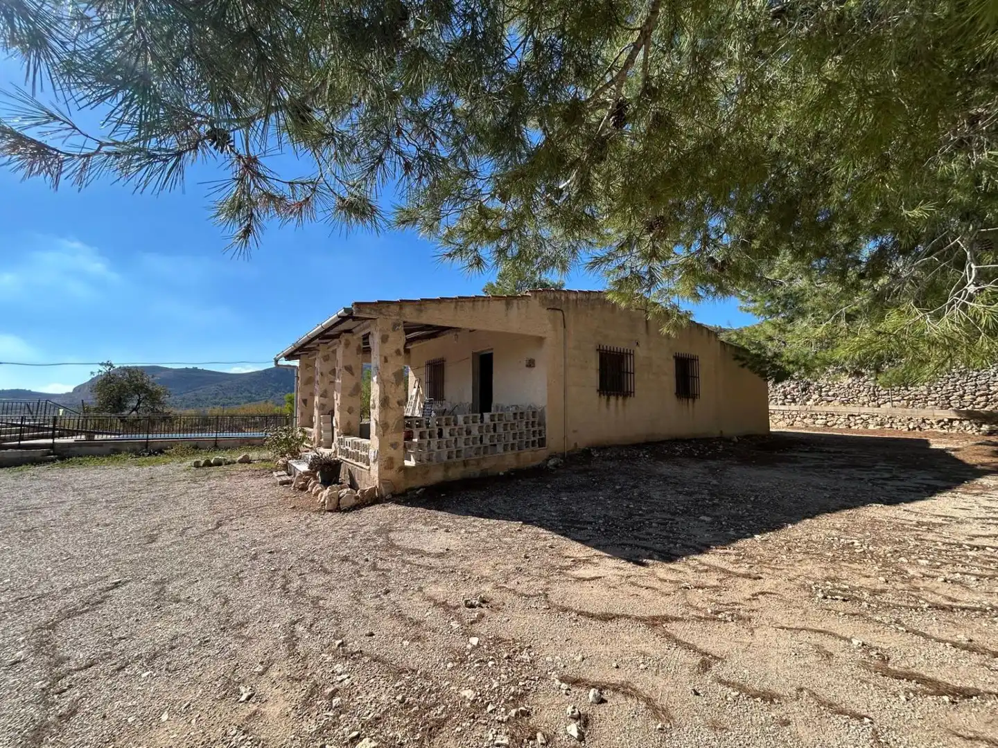 Casa rústica con piscina en venta en Hondón de las Nieves / El Fondó de les Neus