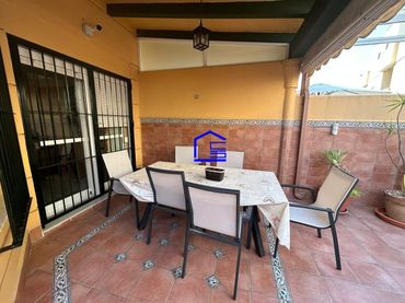 Maison mitoyenne avec balcon à louer à Vistahermosa - Fuentebravía