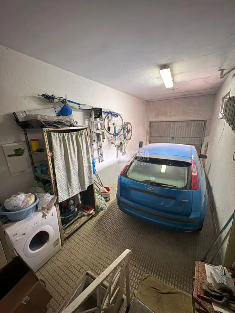 Aparcament de Casa adosada en venda en Getafe amb Calefacció, Jardí privat i Terrassa