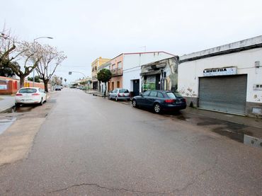 Local comercial en venda a Calle Virgen de Barbaño