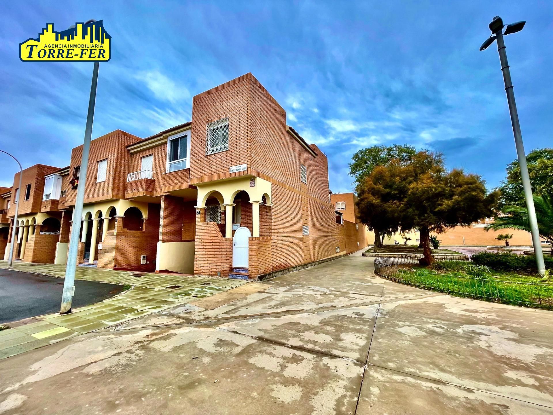 Exterior view of Single-family semi-detached for sale in  Almería Capital  with Air Conditioner, Private garden and Alarm