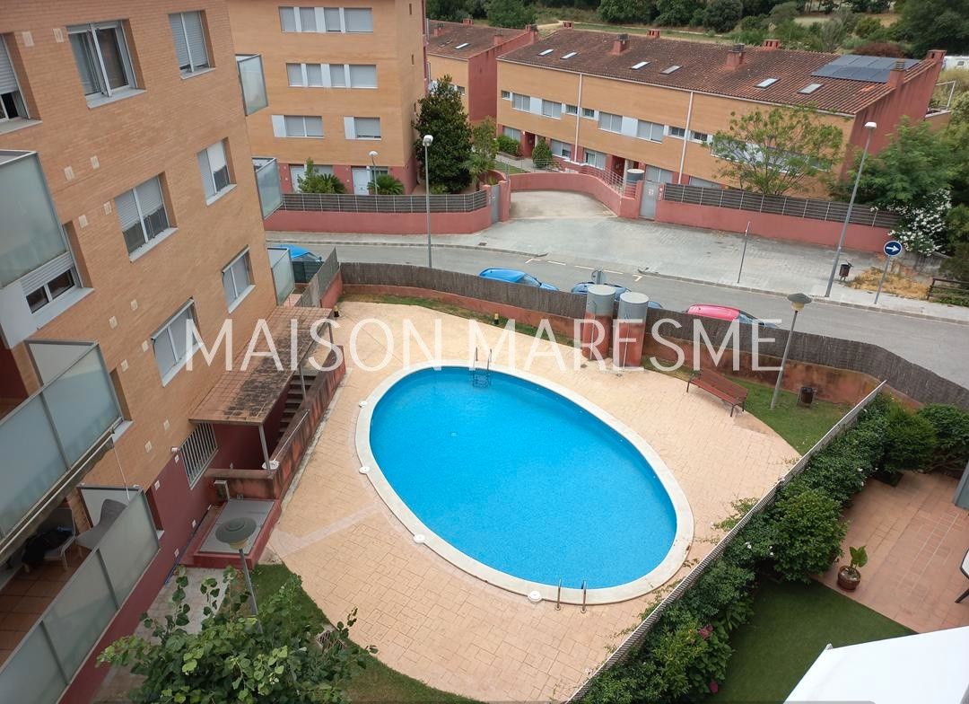 Piscina de Dúplex de lloguer en Sant Cebrià de Vallalta amb Calefacció, Terrassa i Balcó