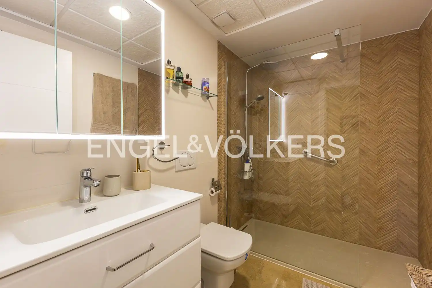 Bathroom of Flat for sale in Ador  with Air Conditioner, Heating and Private garden